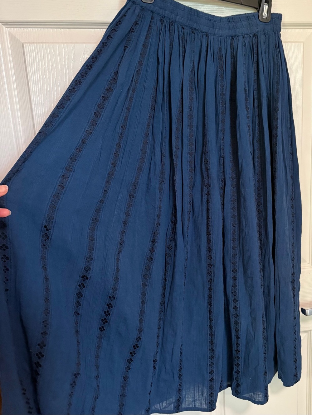 Vintage embroidered flowy prairie maxi skirt. 100% cotton blue black sm/med